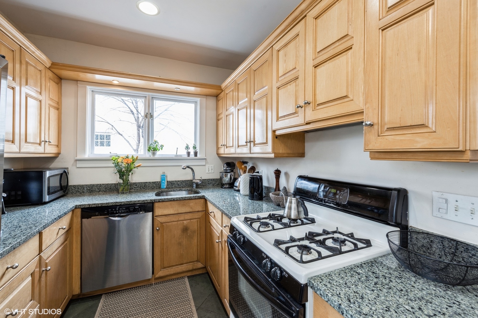 322 North Monroe Street Hinsdale, IL 60521 - Photo 7 of 26