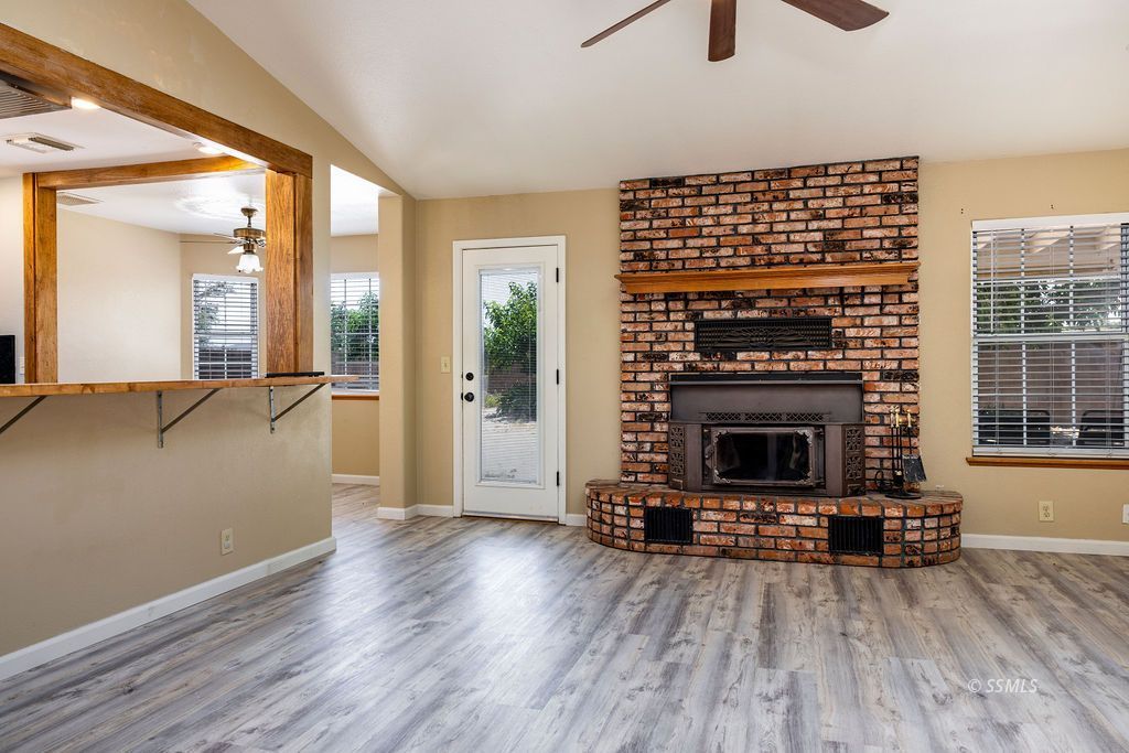 1221 Alysa Court Ridgecrest, CA 93555 - Photo 5 of 44