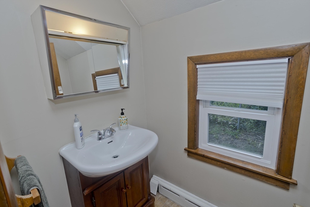 7 Meadow Street Holyoke, MA 01040 - Photo 16 of 40 Gallery Image 16