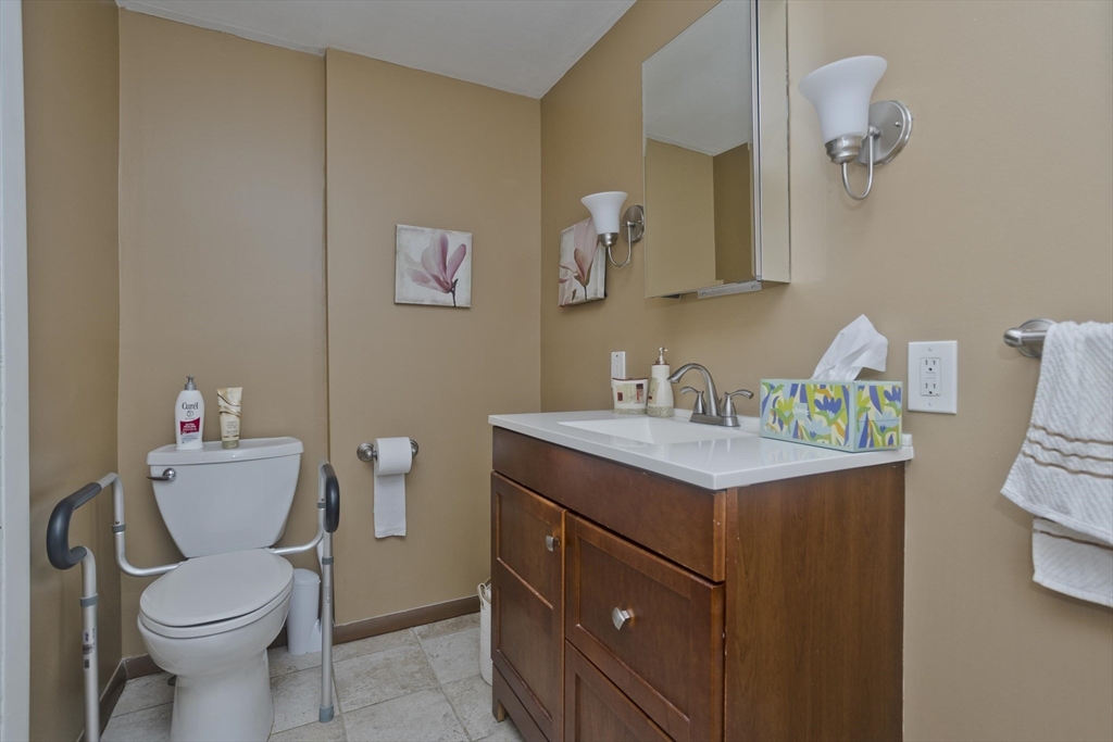 7 Meadow Street Holyoke, MA 01040 - Photo 18 of 40 Gallery Image 18