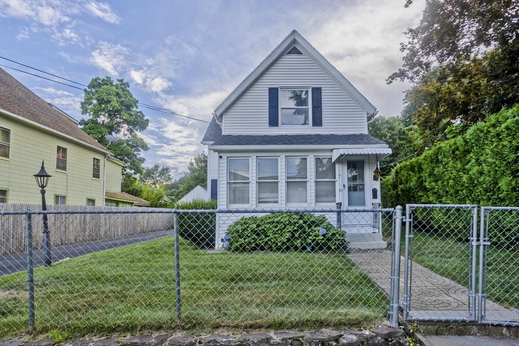 7 Meadow Street Holyoke, MA 01040 - Photo 3 of 40 Gallery Image 3