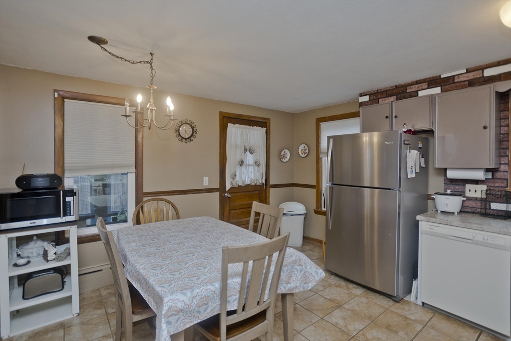 7 Meadow Street Holyoke, MA 01040 - Photo 5 of 40 Gallery Image 5