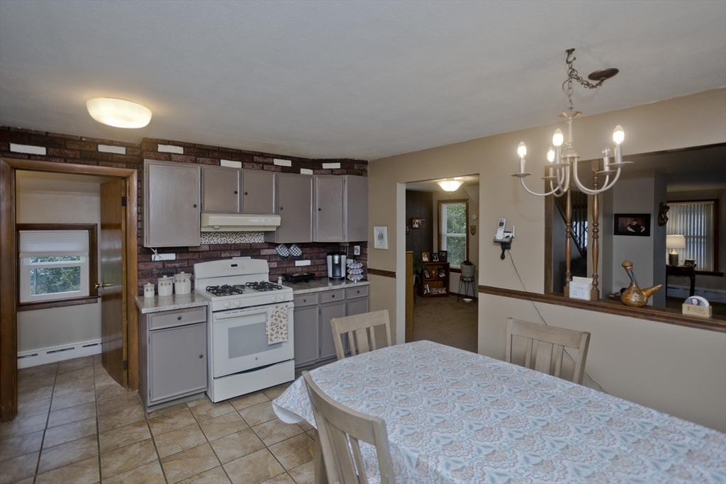 7 Meadow Street Holyoke, MA 01040 - Photo 6 of 40 Gallery Image 6
