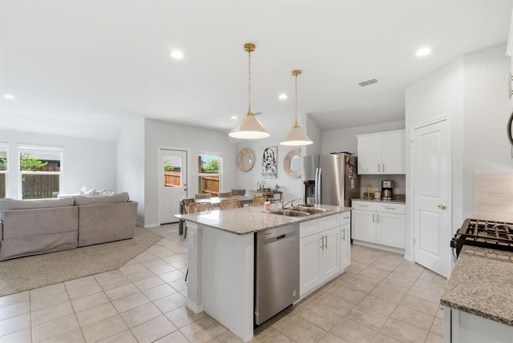 549 Derby Lane Springtown, TX 76082 - Photo 7 of 28