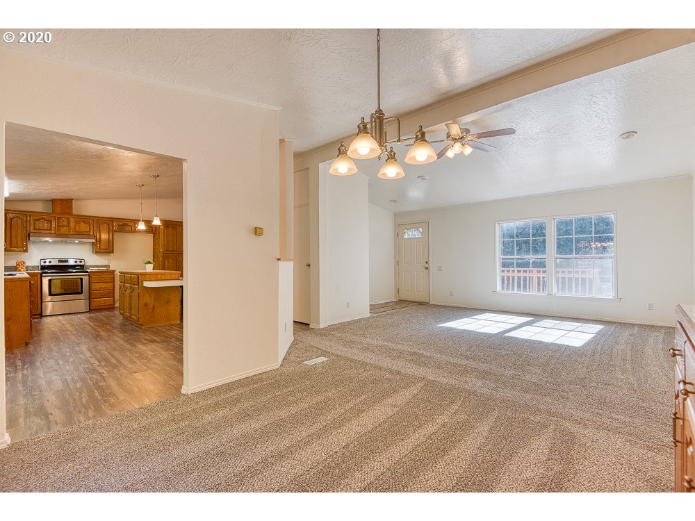 68296 Ridge Road North Bend, OR 97459 - Photo 9 of 31 Gallery Image 9