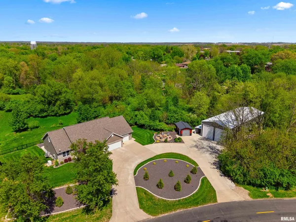 $699,900 | 4 Valley High Drive, Pekin, IL 61554