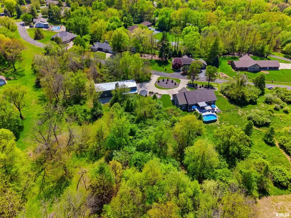 $699,900 | 4 Valley High Drive, Pekin, IL 61554