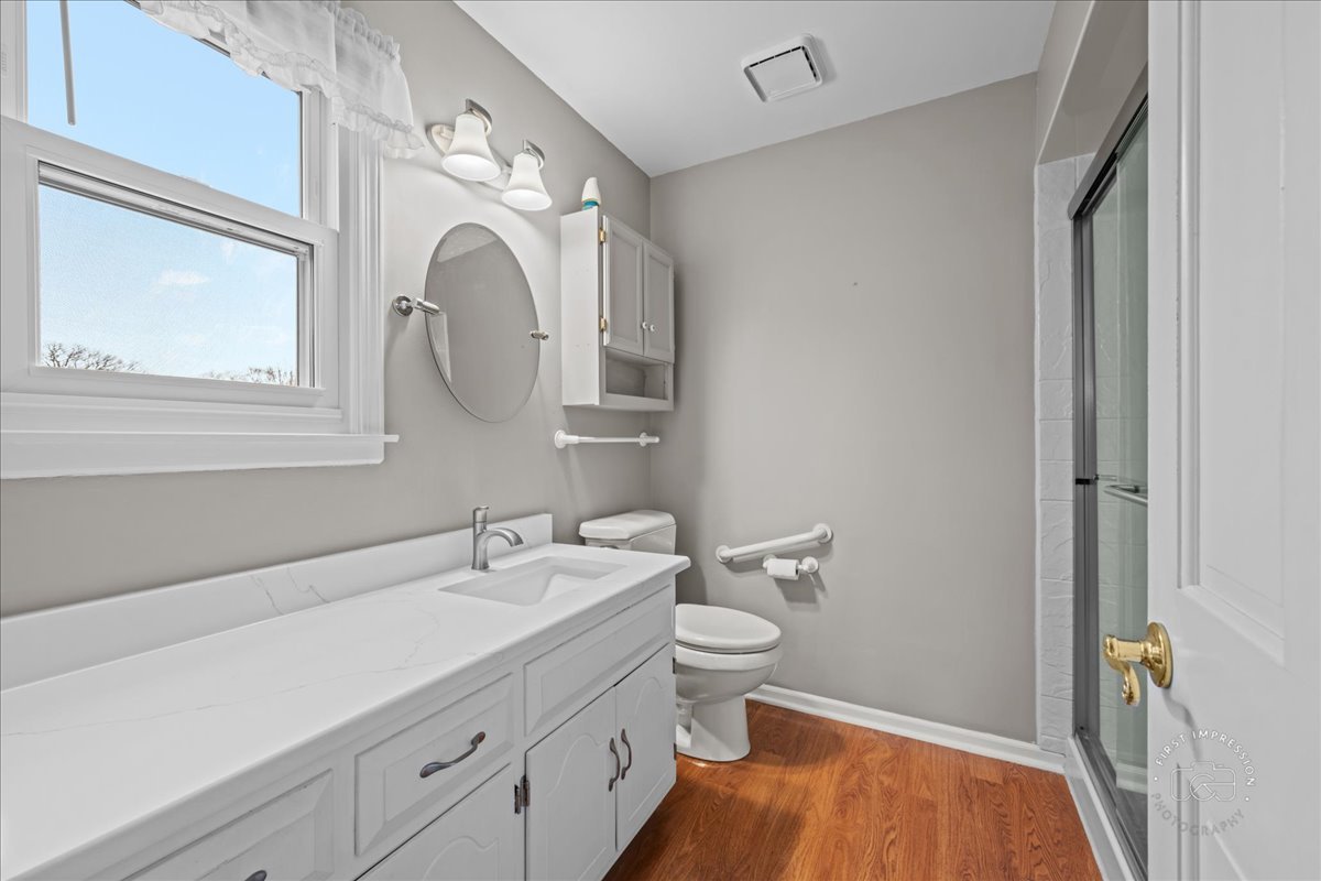 32 Dunham Place St. Charles, IL 60174 - Photo 25 of 56 a bathroom with a toilet a sink and a mirror