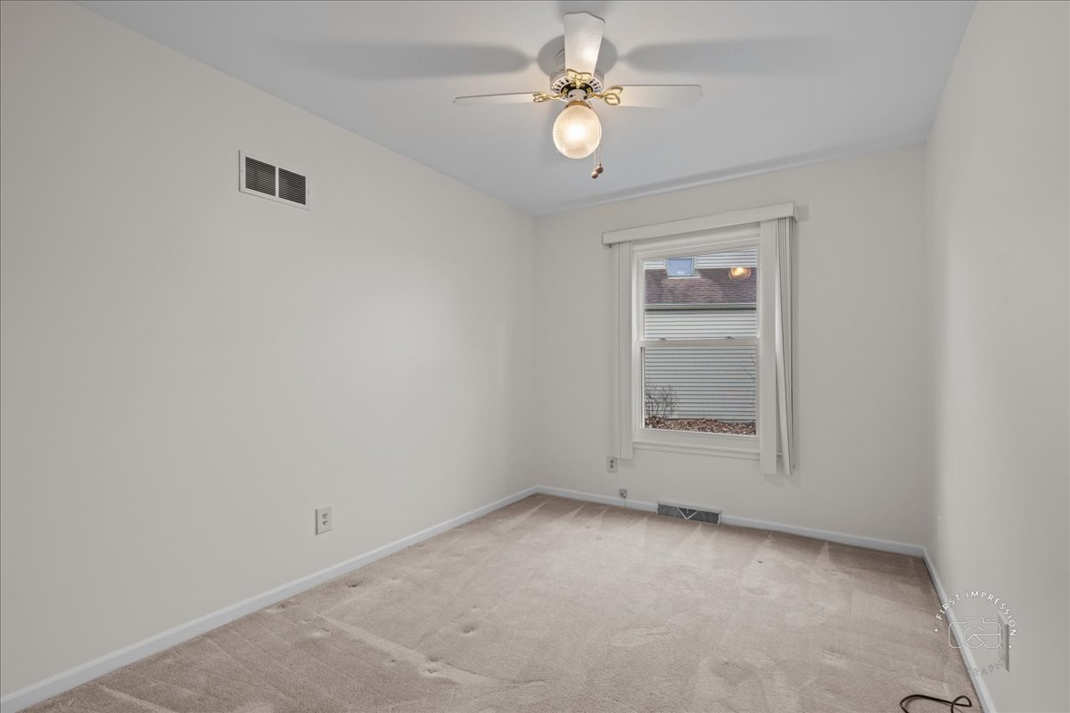32 Dunham Place St. Charles, IL 60174 - Photo 31 of 56 an empty room with a window