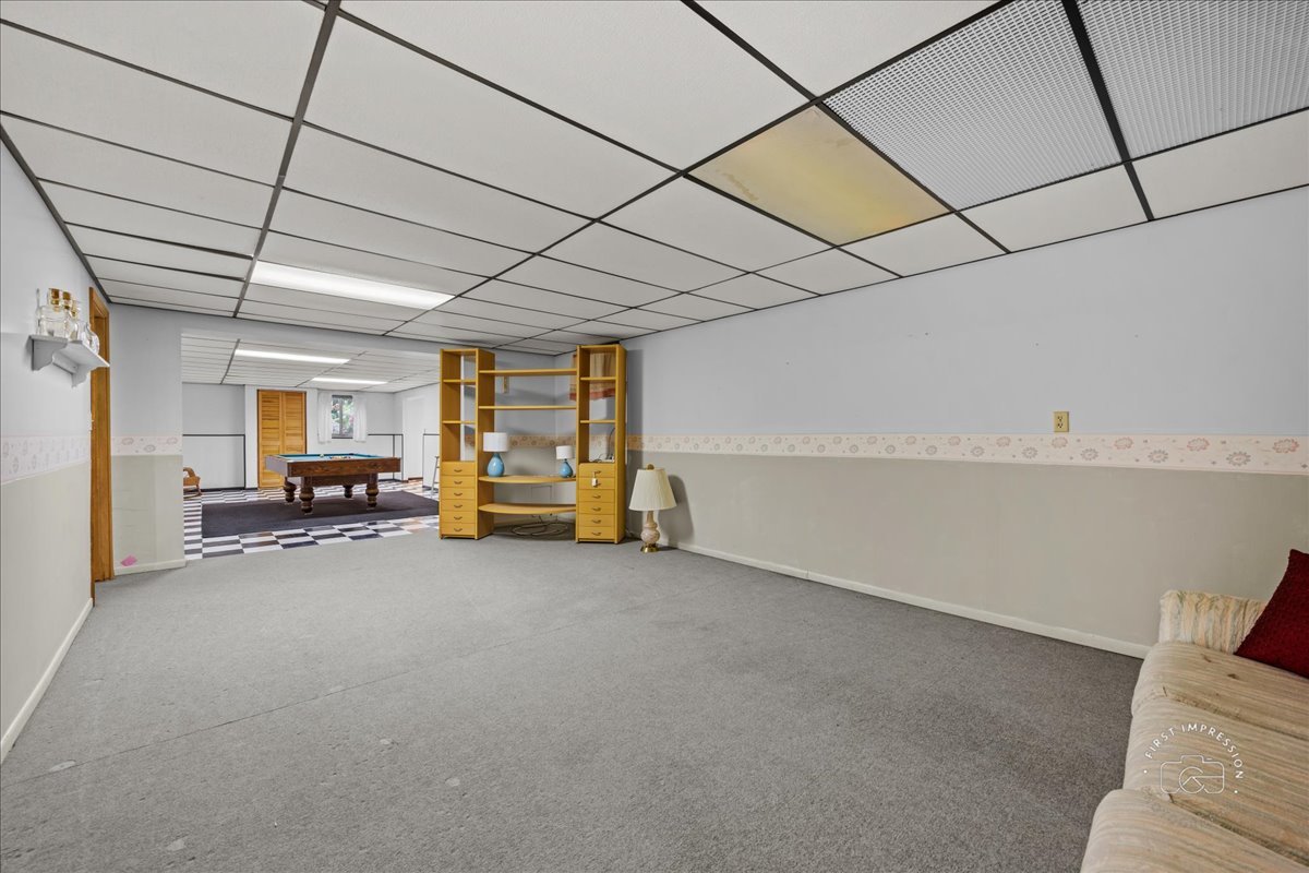 32 Dunham Place St. Charles, IL 60174 - Photo 35 of 56 a view of room and utility room