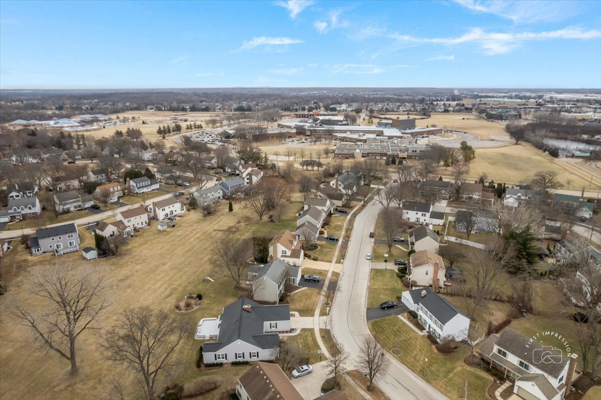 32 Dunham Place St. Charles, IL 60174 - Photo 55 of 56 an aerial view of multiple house
