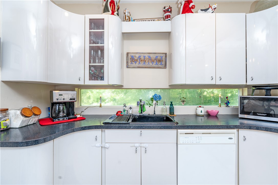 1240 Hartford Pike Scituate, RI 02857 - Photo 4 of 50