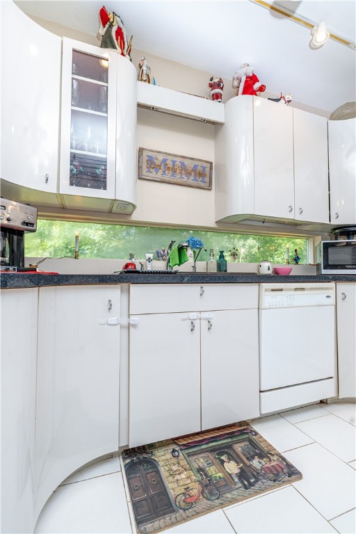 1240 Hartford Pike Scituate, RI 02857 - Photo 5 of 50