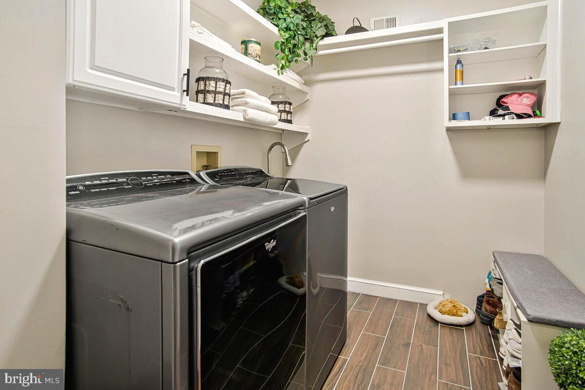 8241 Surratts Road Clinton, MD 20735 - Photo 17 of 55 a utility room with dryer and washer