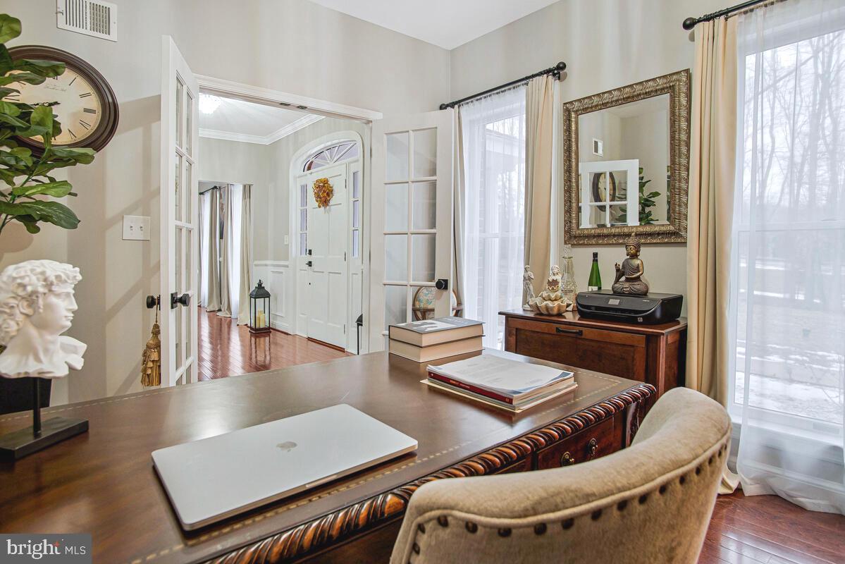 8241 Surratts Road Clinton, MD 20735 - Photo 6 of 55 a living room with furniture