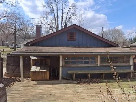 a house view with a outdoor space