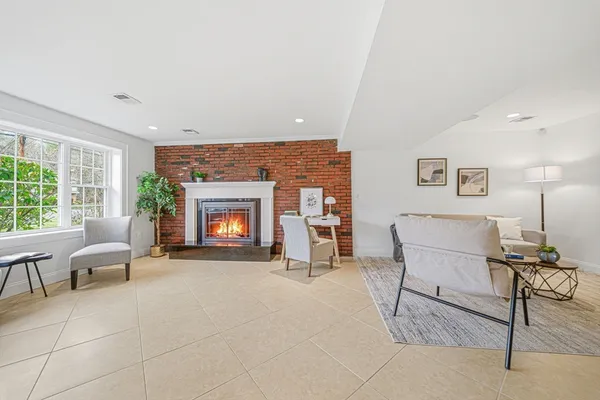 $935,000 | 8 Stanley Drive, Framingham, MA 01701