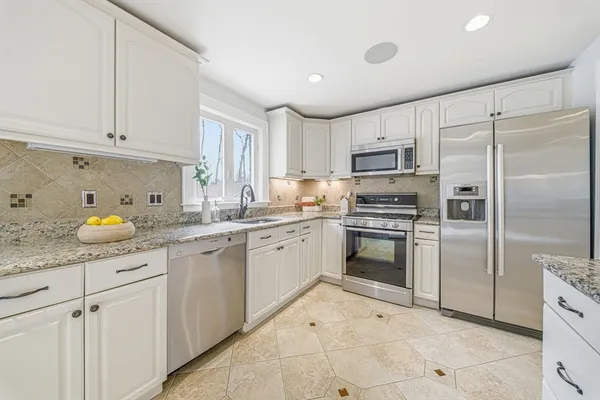 $935,000 | 8 Stanley Drive, Framingham, MA 01701