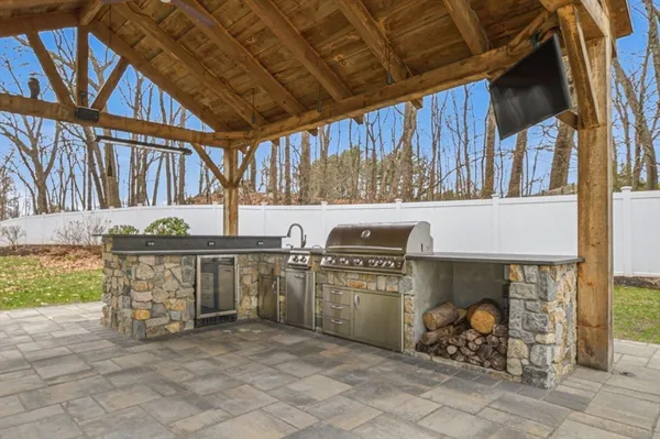 $935,000 | 8 Stanley Drive, Framingham, MA 01701