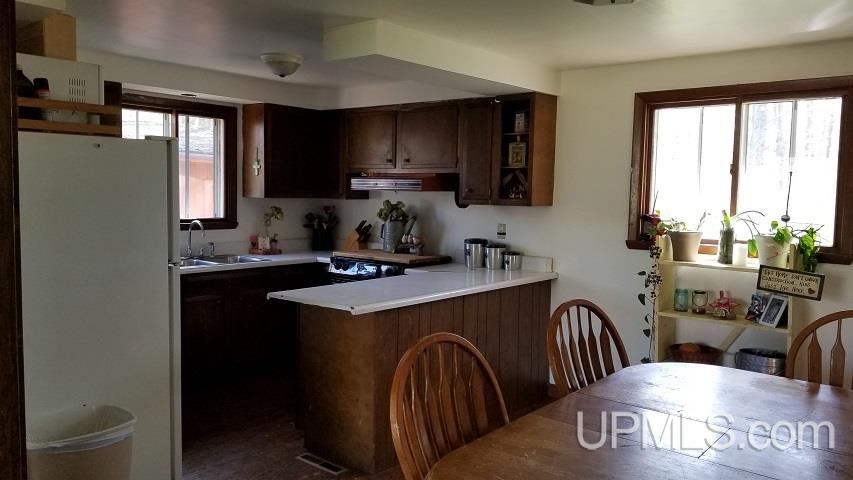 107 Sunset Shores Road Iron River, MI 49935 - Photo 5 of 27 Gallery Image 5