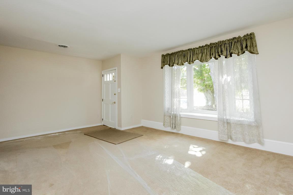 7608 Signal Hill Road Manassas, VA 20111 - Photo 3 of 30 Living Room