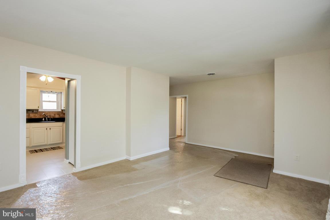7608 Signal Hill Road Manassas, VA 20111 - Photo 4 of 30 Living Room