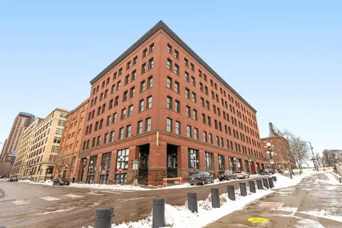 $265,000 | 289 5th Street East, Unit 305, St. Paul, MN 55101