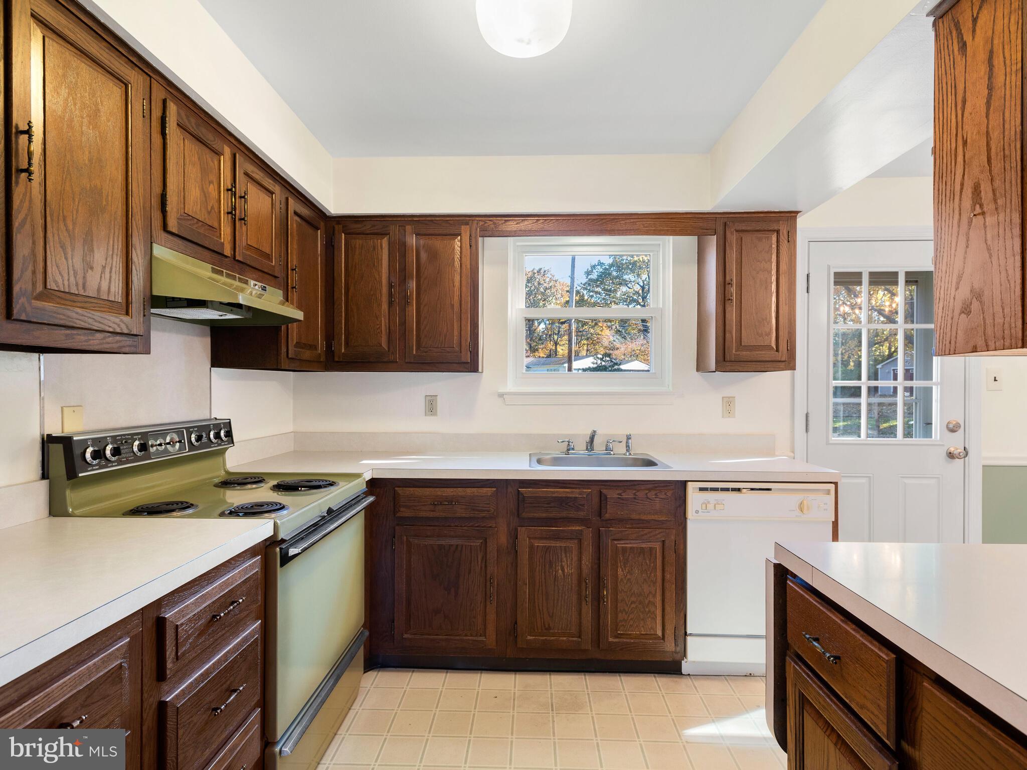 315 Oak Lane West Exton, PA 19341 - Photo 13 of 26 Kitchen