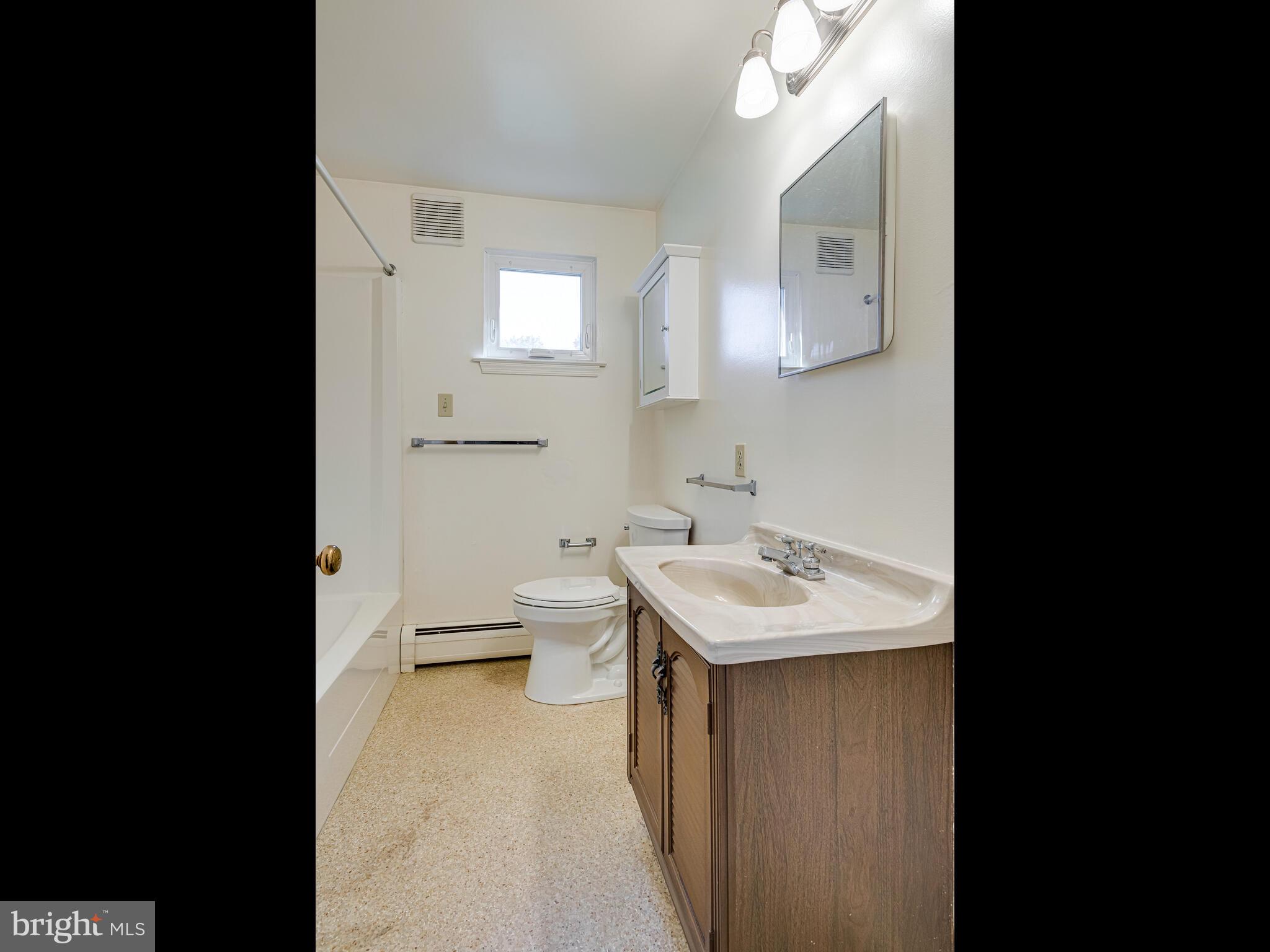 315 Oak Lane West Exton, PA 19341 - Photo 19 of 26 Main Level Full bath