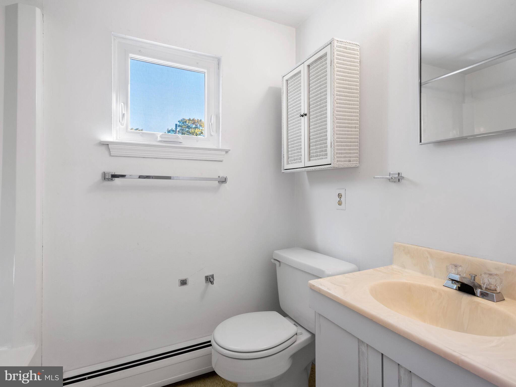 315 Oak Lane West Exton, PA 19341 - Photo 23 of 26 Upstairs Full Bath