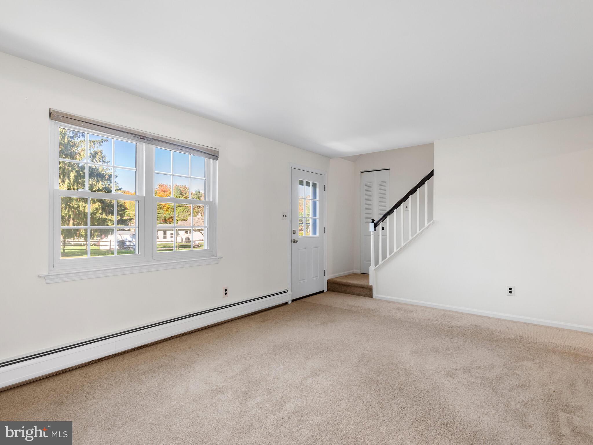 315 Oak Lane West Exton, PA 19341 - Photo 6 of 26 Living Room