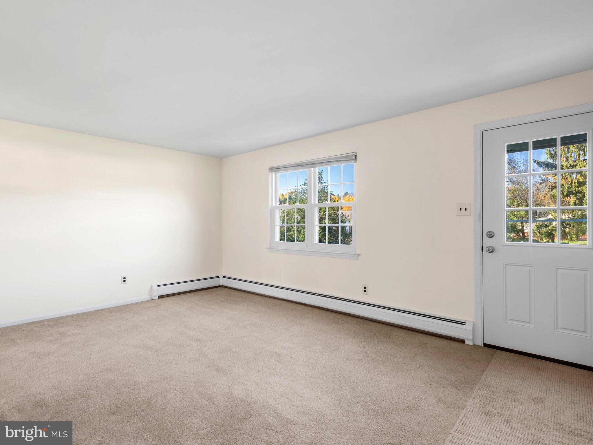 315 Oak Lane West Exton, PA 19341 - Photo 7 of 26 Living Room