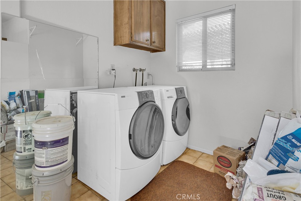 1991 Brook Lane Paso Robles, CA 93446 - Photo 21 of 29 a utility room with dryer and washer