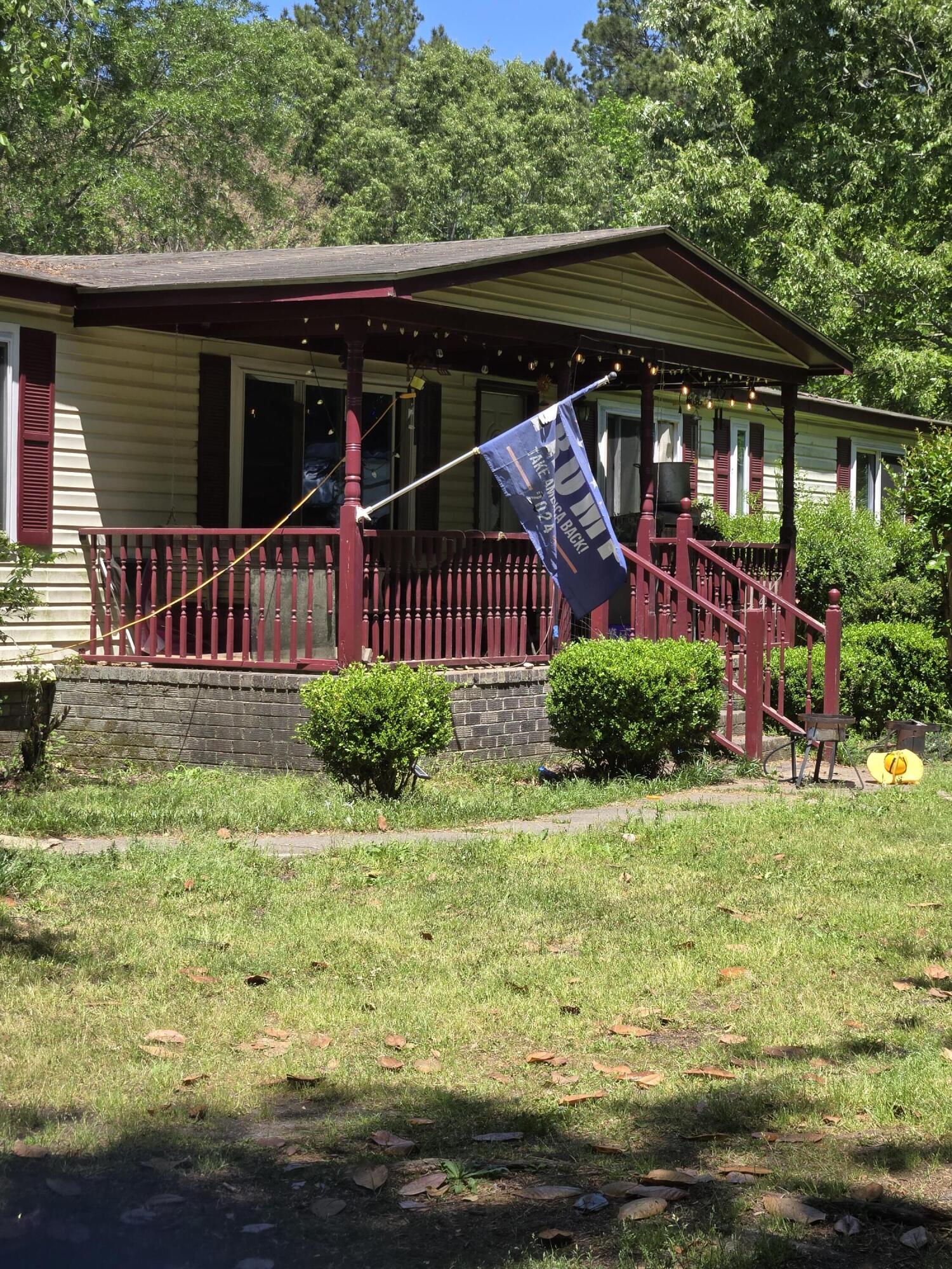 122 North Main Street Ridgeville, SC 29472 - Photo 2 of 14 20260415_131138