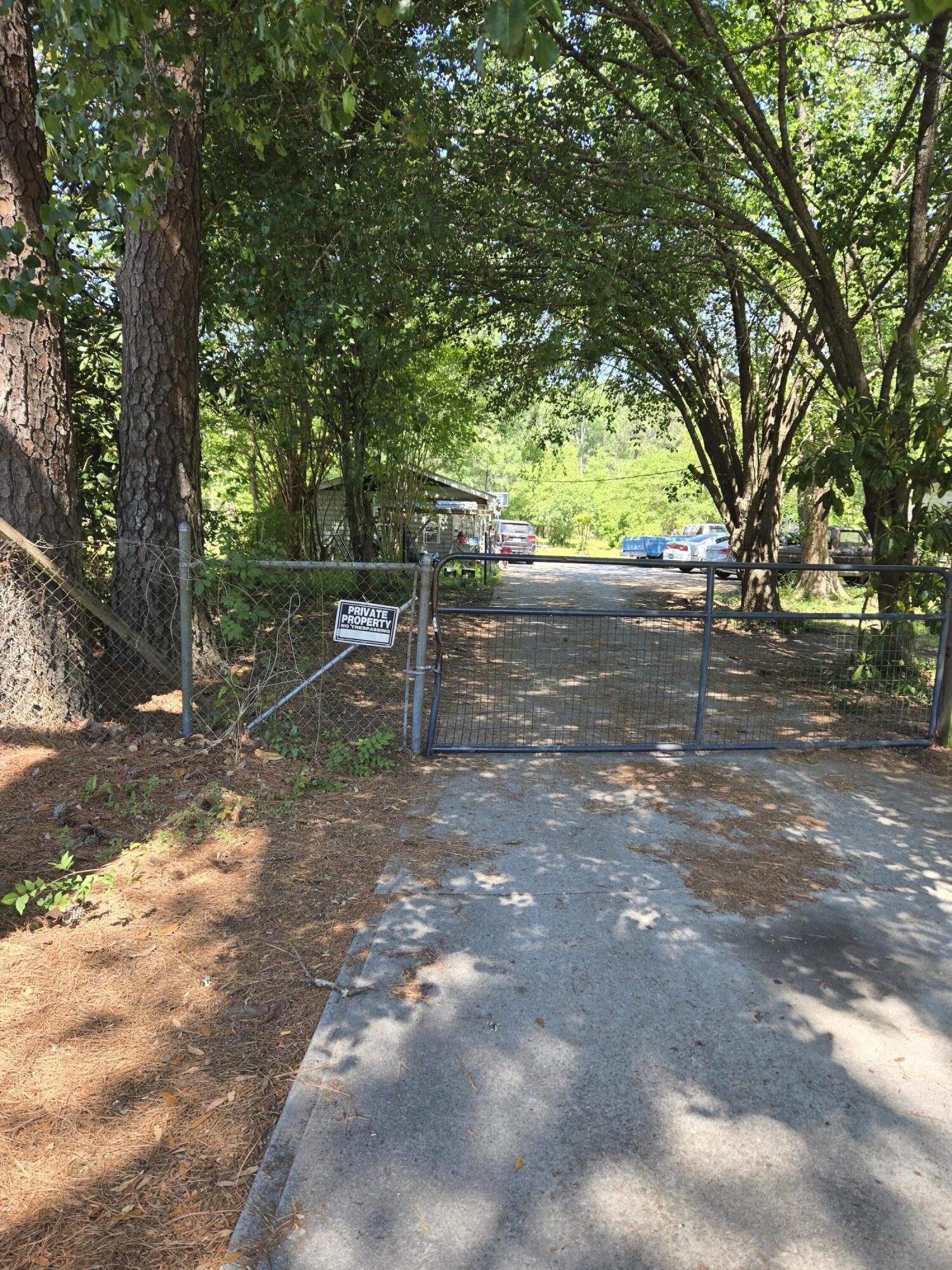 122 North Main Street Ridgeville, SC 29472 - Photo 4 of 14 20260415_120018