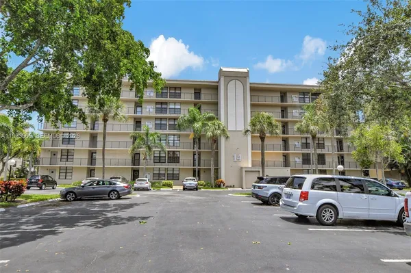 $5,250 | 14 Royal Palm Way, Unit 303, Boca Raton, FL 33432