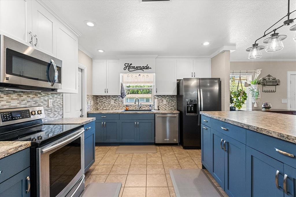 2252 Kent Road Deltona, FL 32738 - Photo 4 of 31 Gallery Image 4