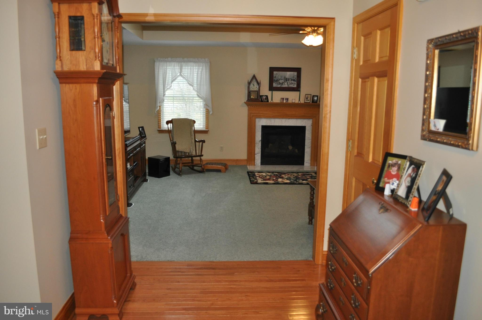 844 Gist Road Westminster, MD 21157 - Photo 3 of 27 Foyer