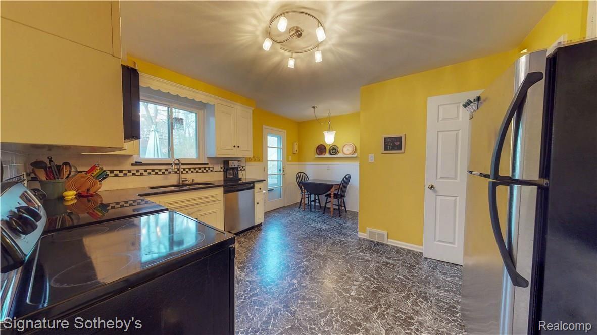 1932 Severn Road Grosse Pointe, MI 48236 - Photo 8 of 24 Kitchen