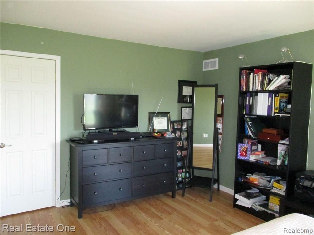 938 Golfview Court Rochester Hills, MI 48307 - Photo 24 of 44