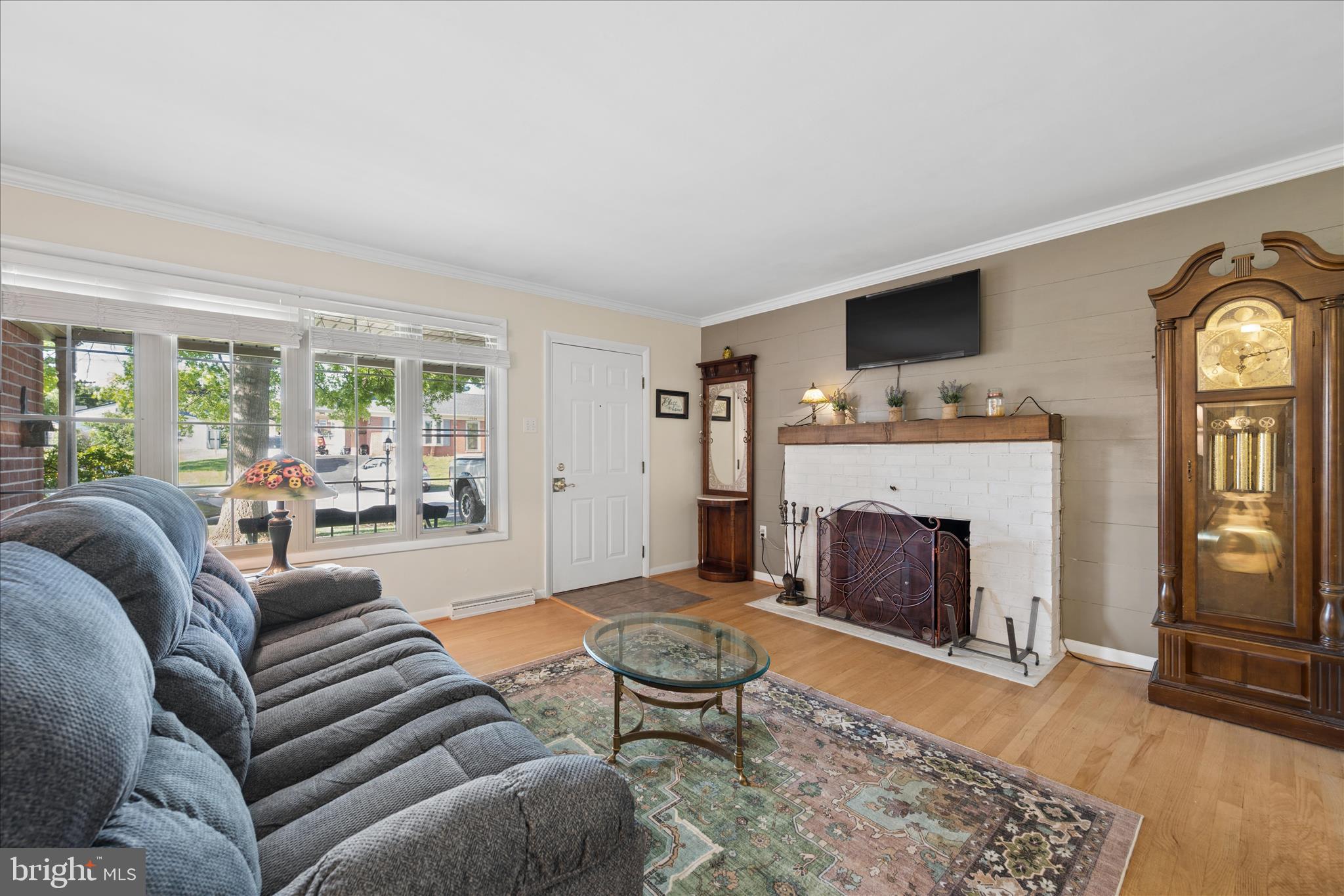 17223 Clover Leaf Road Hagerstown, MD 21740 - Photo 5 of 59 Living Room