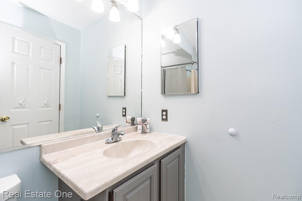 606 Whitney Drive Rochester, MI 48307 - Photo 23 of 42 606 Whitney_MLS-021.jpg