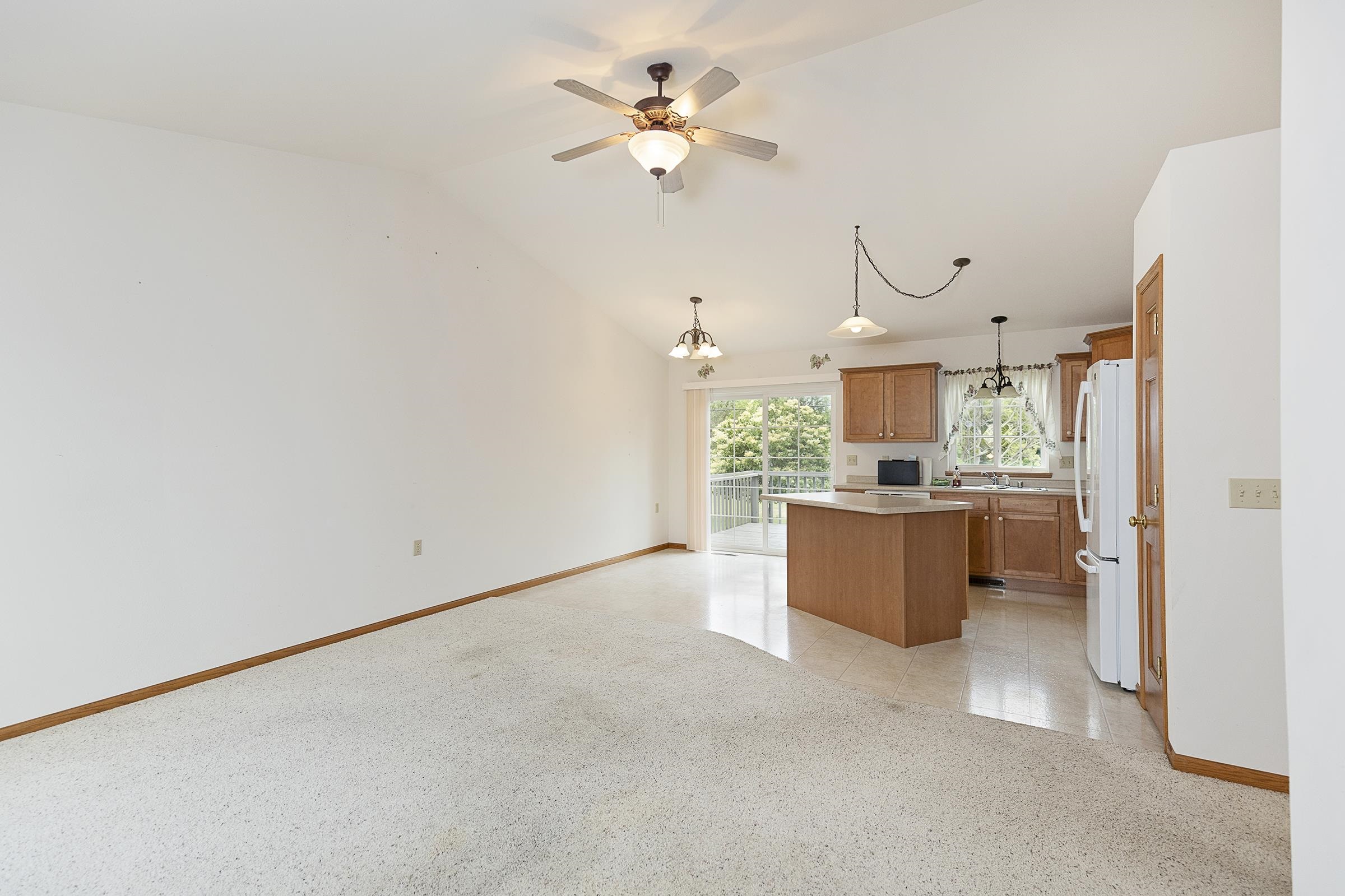 513 Reena Avenue Fort Atkinson, WI 53538 - Photo 4 of 29
