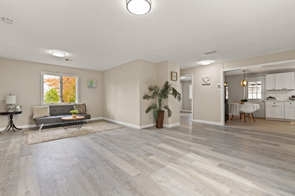 36 Finlay Road Sturbridge, MA 01518 - Photo 6 of 29