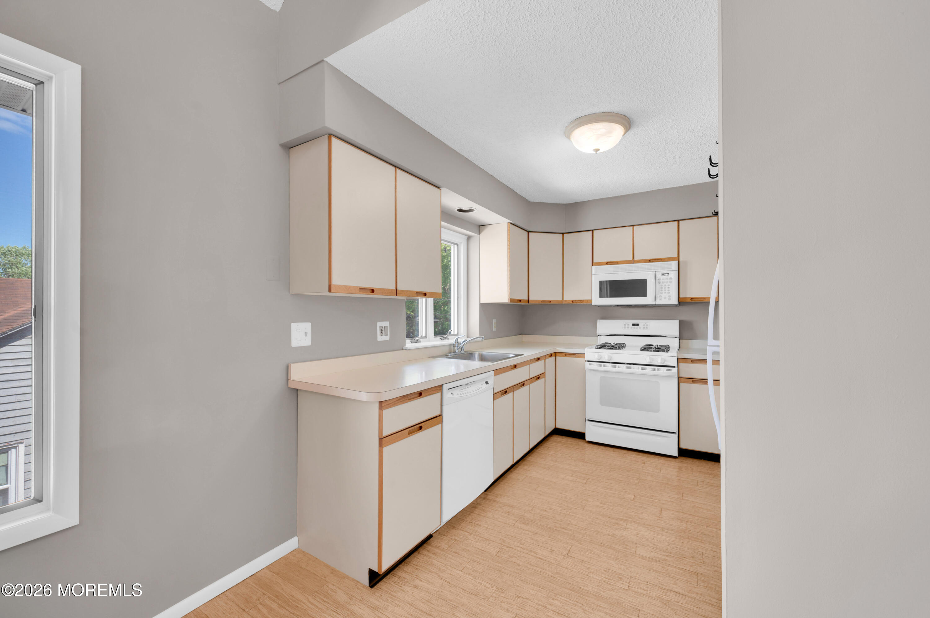 2230 Bridge Avenue, Unit 4 Point Pleasant, NJ 08742 - Photo 9 of 27 2230 Bridge Ave #4