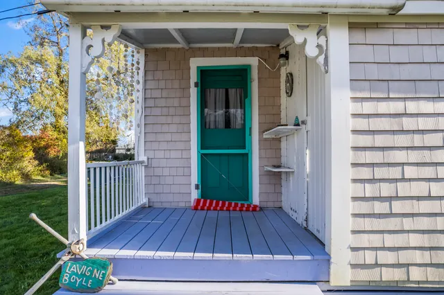 $379,500 | 6 Kane Lane, Harpswell, ME 04079