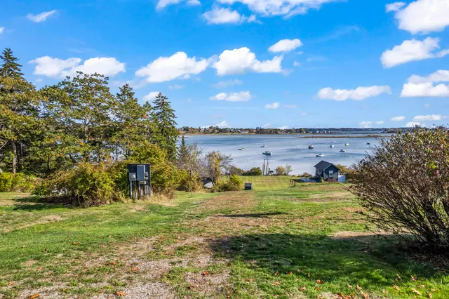 $379,500 | 6 Kane Lane, Harpswell, ME 04079