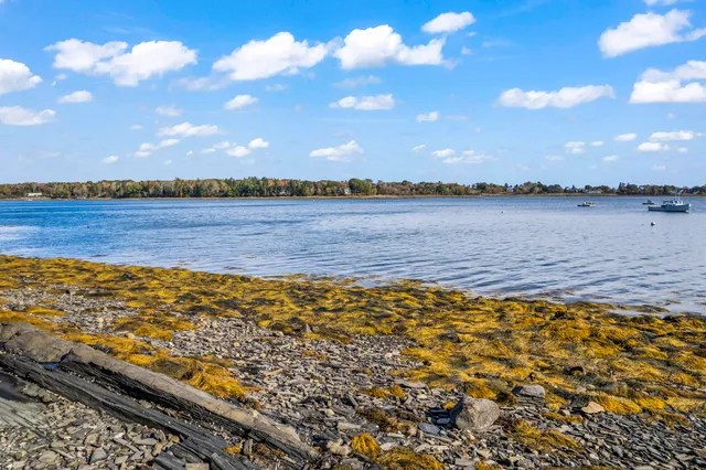 $379,500 | 6 Kane Lane, Harpswell, ME 04079