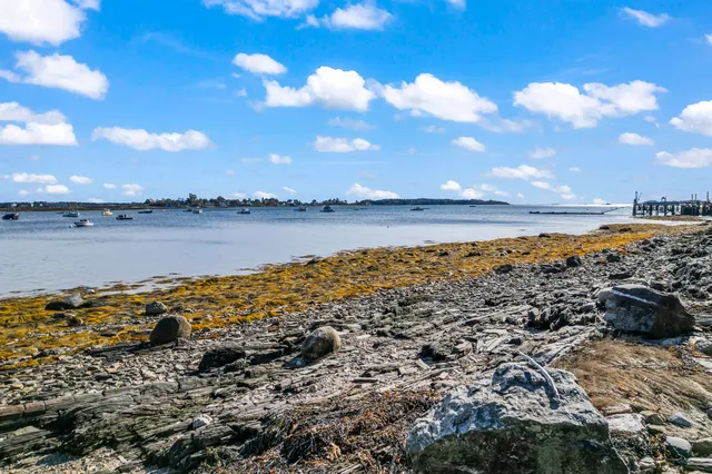 $379,500 | 6 Kane Lane, Harpswell, ME 04079