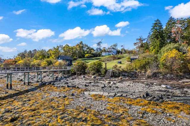 $379,500 | 6 Kane Lane, Harpswell, ME 04079